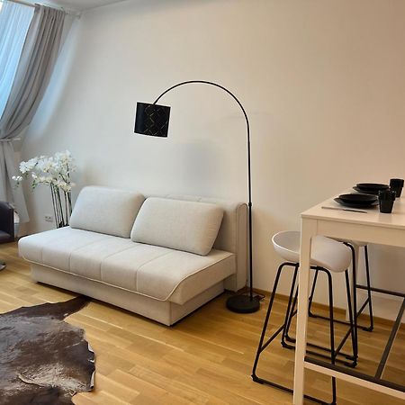 "Home-Suite-Home" Im Historischen Zentrum Von Хартберг Екстериор снимка